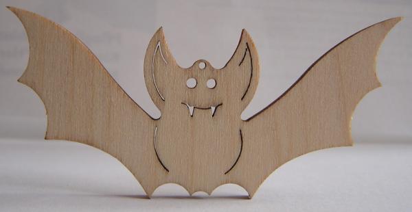 Großer Fledermaus Anhänger aus Holz